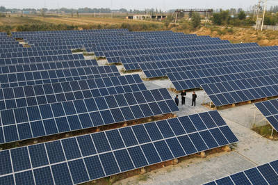 废弃坑塘焕新生，光伏电站助扶贫——河北新河的绿色转型实践